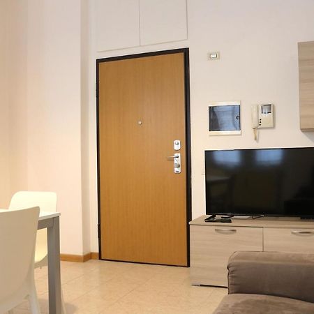 Super Milano Rogoredo Vacation Apartment - 4 People Exterior foto